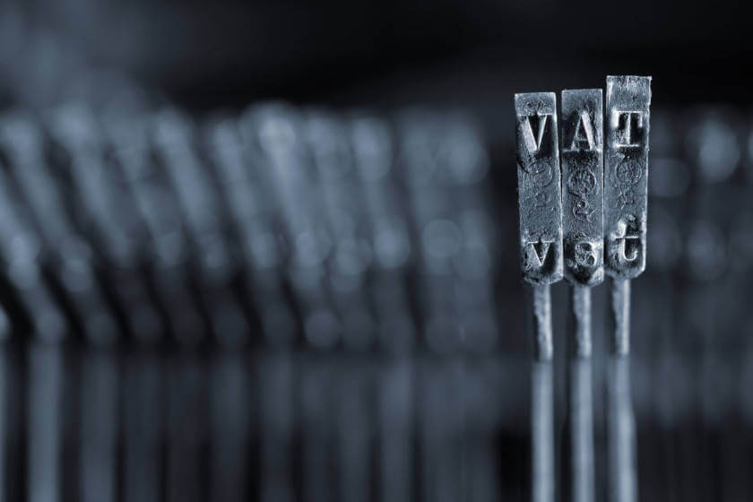 Umsatzsteuer, Umsatzsteuervoranmeldung, Pauschale Vorsteuer (Metallstempel mit der Aufschrift VAT als Symbol für Umsatzsteuer und Umsatzsteuervoranmeldung)