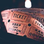 Gutscheincodes (Aufgerollte Eintrittskarten mit dem Aufdruck „Keep this Coupon“ – symbolische Darstellung von Gutscheinen als Marketinginstrument.)
